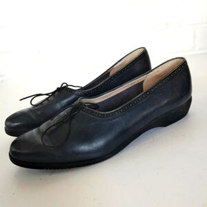 Ferragamo Boutique Navy Shoe sz 8.5B